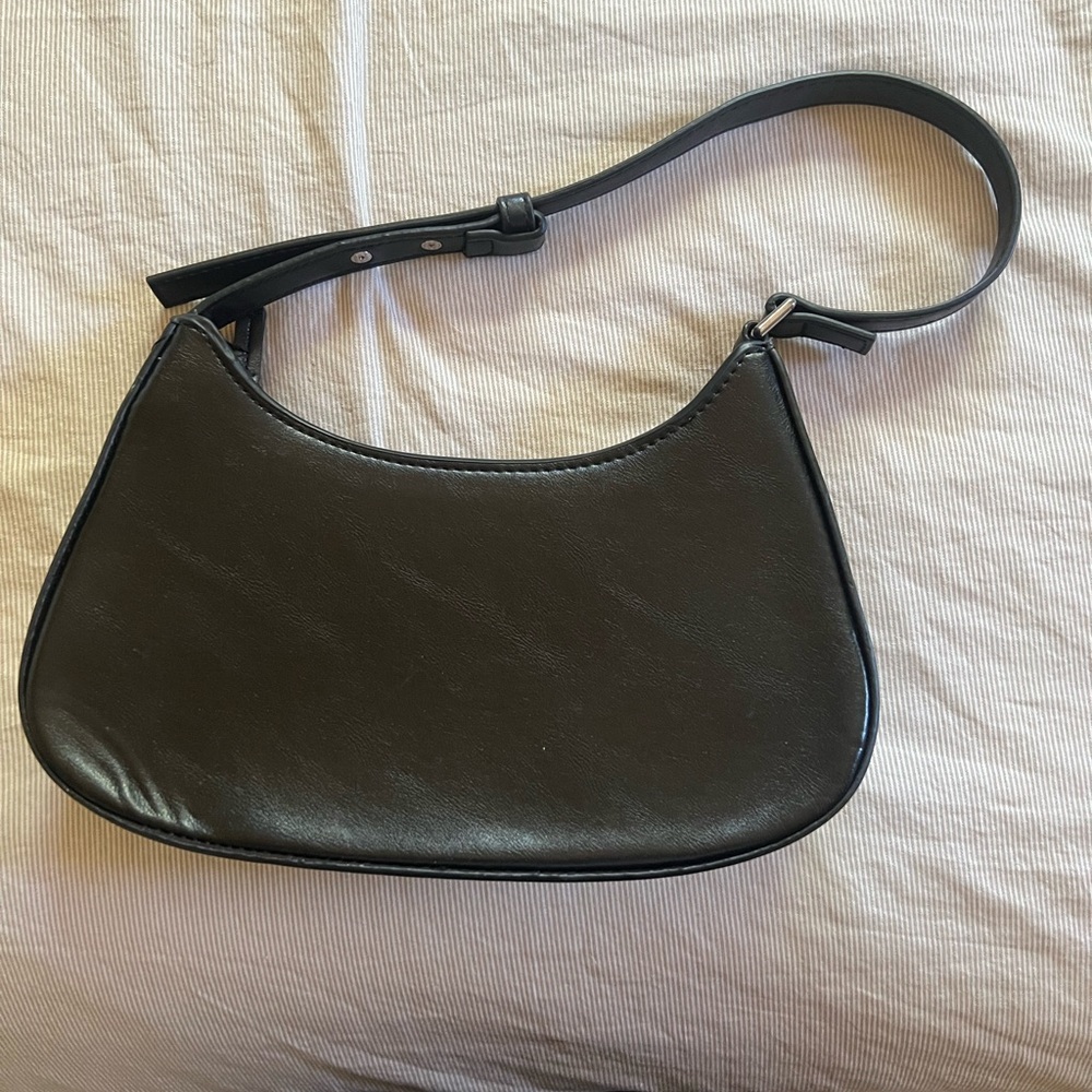 Black shoulder bag